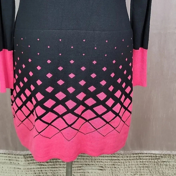 CHARLIE PAIGE Pink and Black Geometric Sweater Dress Size SP - Picture 7 of 8